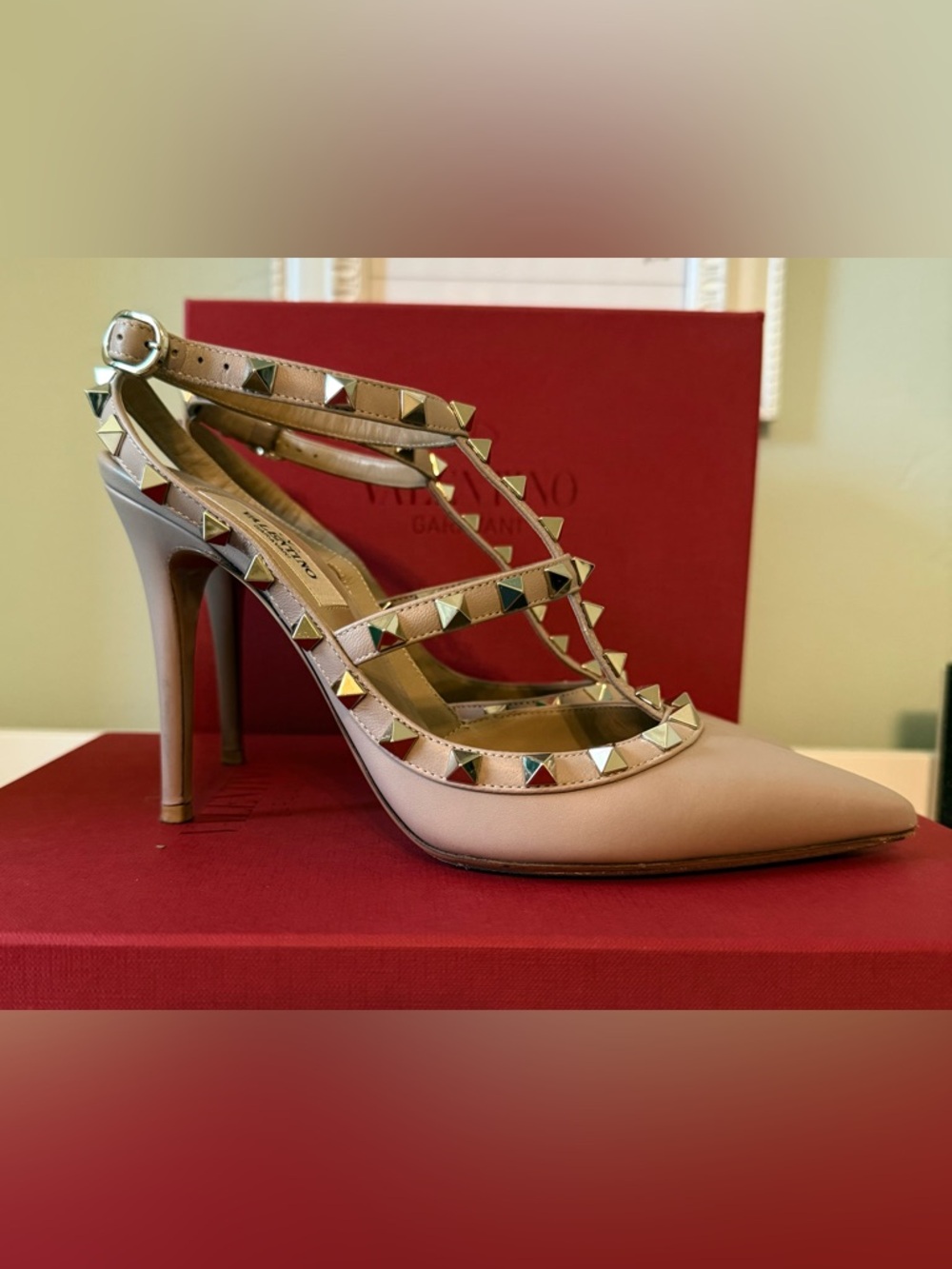 Gentle wear Valentino Garavani Rockstud Leather Ankle Strap Pump sz 7.5